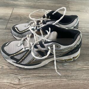 New Balance sneakers 1906r